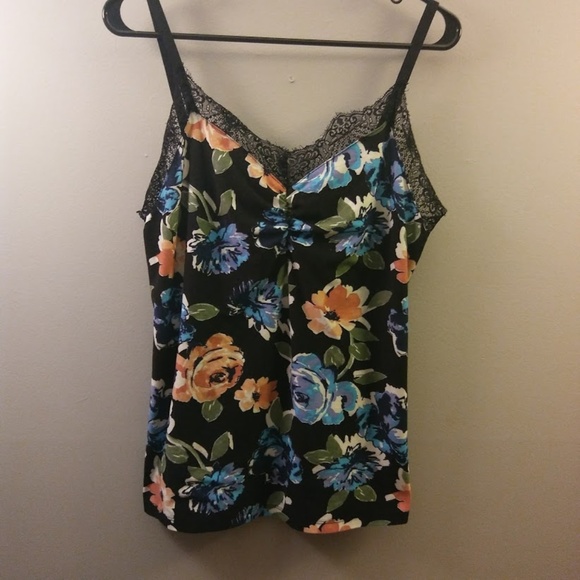 Rue21 Tops - ➕[Rue 21] Lace Floral Camisole (Size 2X)